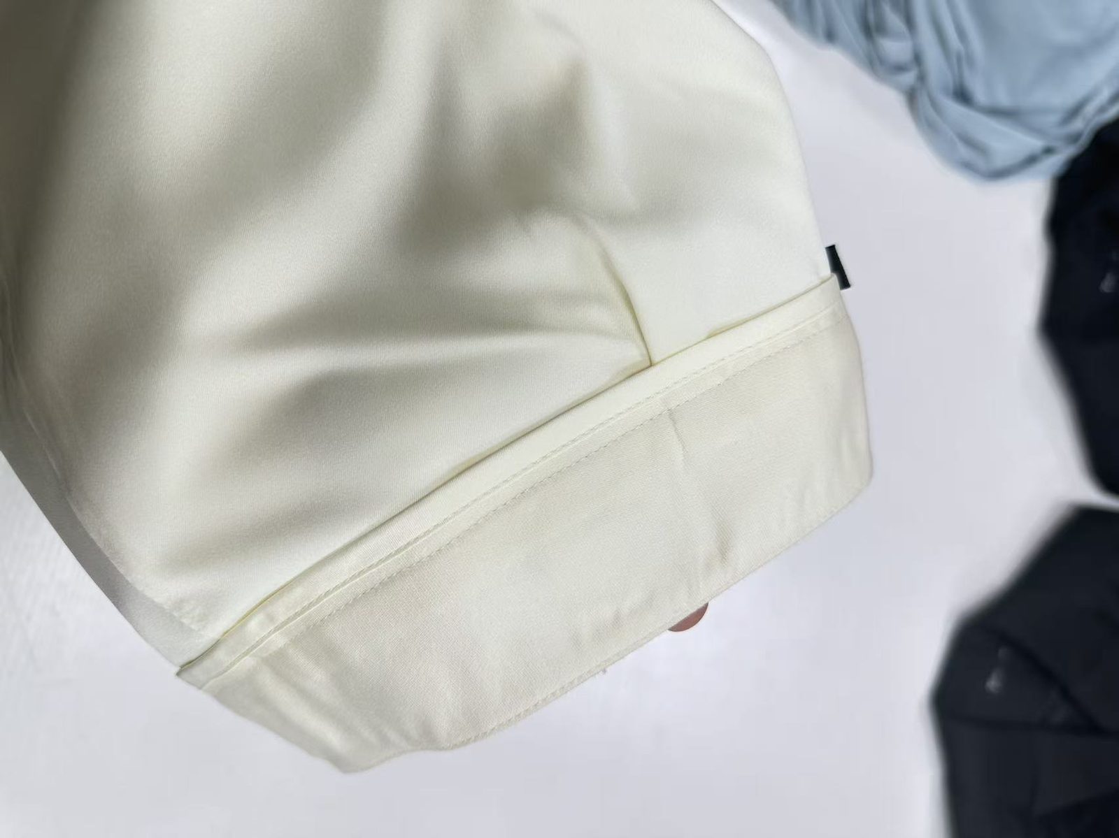 Lining and shell joined with no visible allowances, UP Fashion Guangzhou