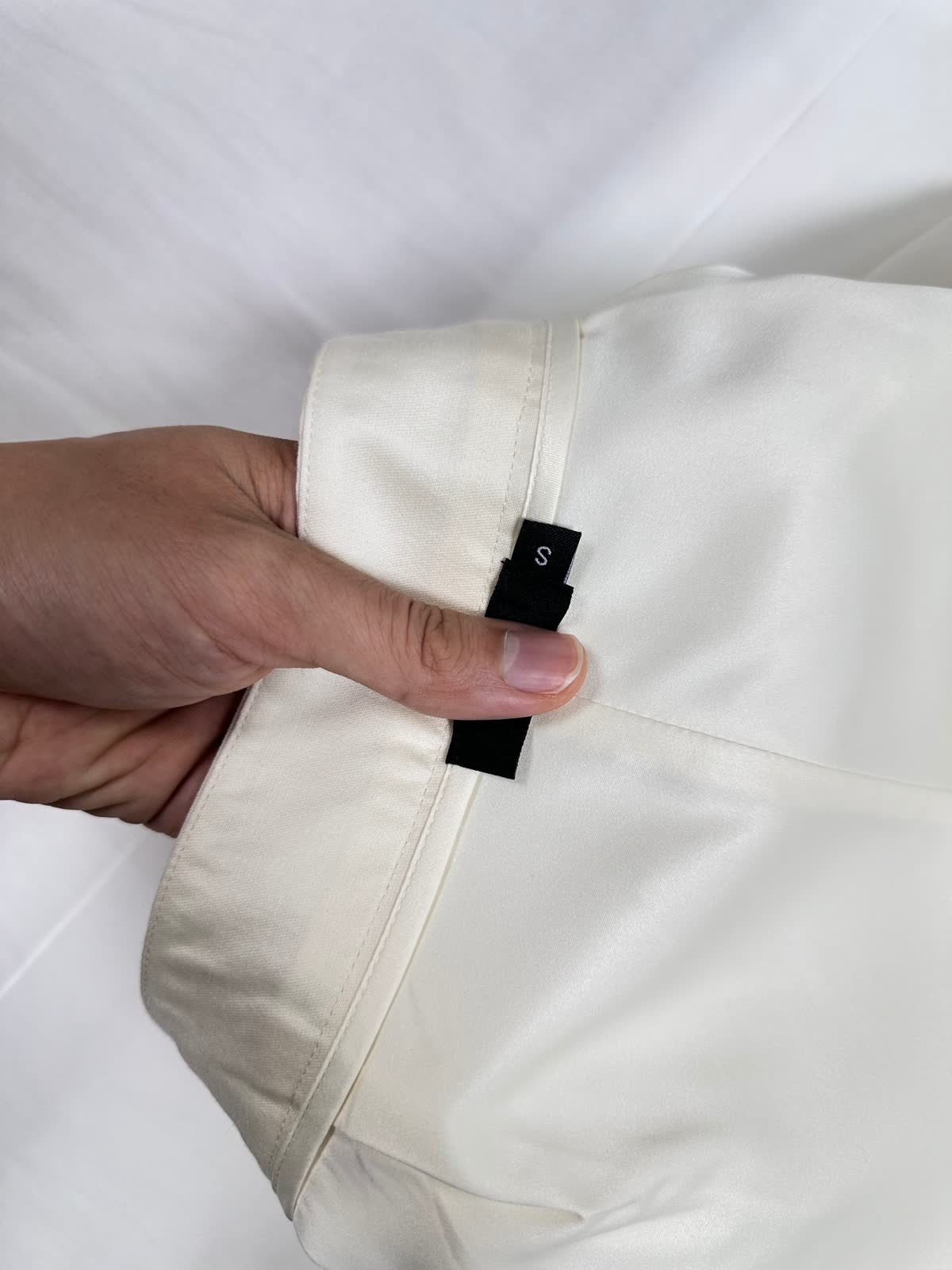 Flat waistband with cleanly set size label, UP Fashion Guangzhou
